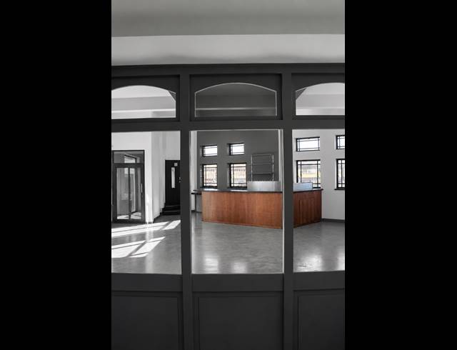 180M² BUILDING TO LET IN WOODSTOCK